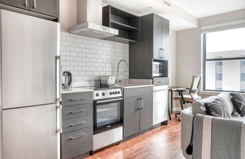 Mount Vernon Triangle Apartment | Bright Mount Vernon 1BR w/Gym, Roof & W/D, near Metro, by Blueground