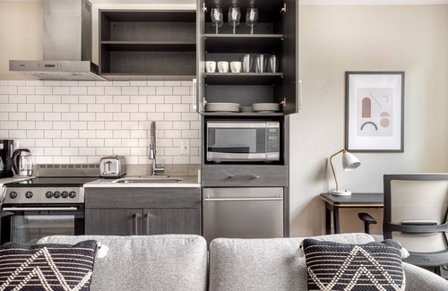 Mount Vernon Triangle Apartment | Bright Mount Vernon 1BR w/Gym, Roof & W/D, near Metro, by Blueground