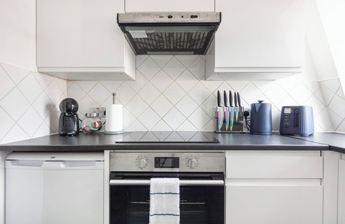 Pimlico Apartment | |> Bright n' Charming Air Conditioned Two Bed in Heart of London<|
