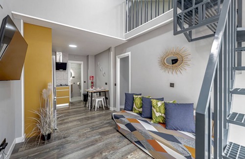 Bellas Vistas House | Bright near 4 Caminos - REINA VICTORIA Apartment