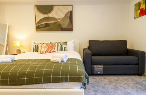 Christchurch City Centre Apartment | Bright & New Studio Unit Walk to Town