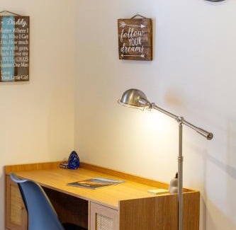 Christchurch City Centre Apartment | Bright & New Studio Unit Walk to Town