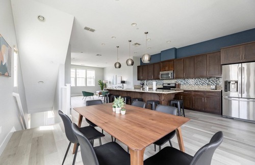 Newark House | Bright Newark 4BR w/Balcony, nr Dining & Trampoline Park, by Blueground