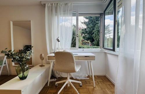 Wurenlos Apartment | Bright newly furnished apartment with workspace and garden area near Zurich