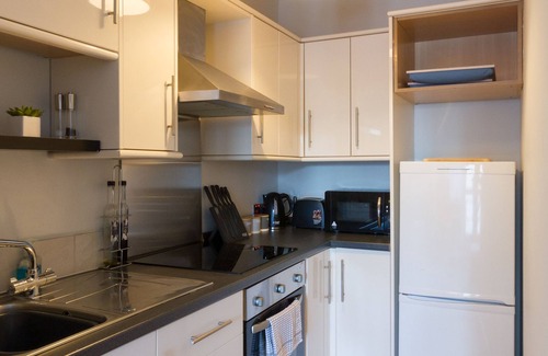 Barbican Apartment | Bright Newly Refurbished Hoe Hideaway (Professionally Cleaned/Sanitised)