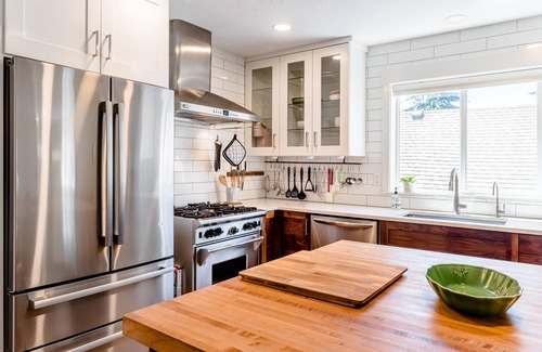 Brentwood-Darlington House | Bright newly remodeled Townhouse with fenced backyard!