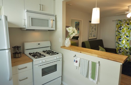 North Central Apartment | Bright one-bedroom bungalow, located near all Pasadena’s best attractions.