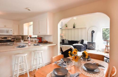 Marstons Mills House | Bright & Open Central A C Dog Friendly