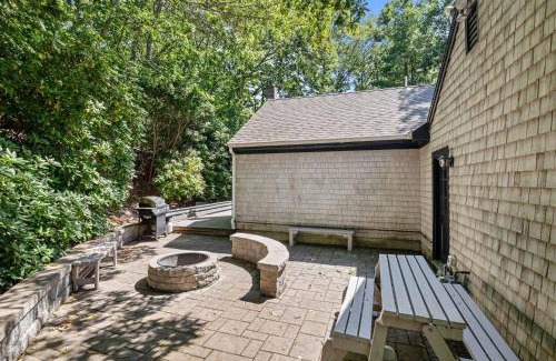 Marstons Mills House | Bright & Open Central A C Dog Friendly