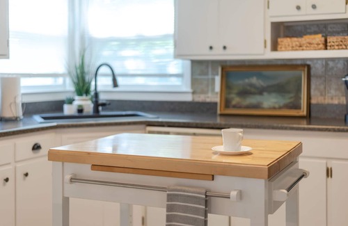 Sioux Falls House | BRIGHT OPEN MID-CENTURY MODERN STYLED HOME NEAR HOSPITALS