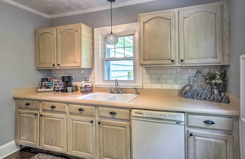 Parma House | Bright Parma Home w/Outdoor Space < 10 Mi to Dtwn