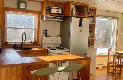 Baie-St-Paul Cabin | Bright, peaceful and comfortable cabin, 10 mins from Baie Saint-Paul!