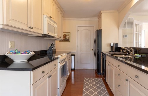 Rio Apartment | Bright & Peaceful Family Retreat in Charlottesville