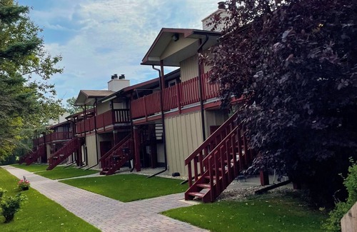 Winnipeg Condo | Bright & Premium Charleswood Home