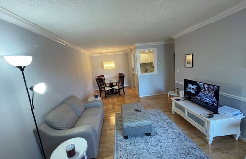 Winnipeg Condo | Bright & Premium Charleswood Home