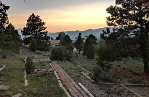 Northeast Colorado Springs Apartment | Bright & Private 2-Bedroom 1100-sqft COS Apartment