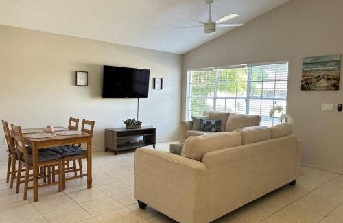 Park East House | Bright Private Room Ideal for Long or Short Stay Rm1 Shared home