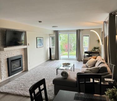 Departure Bay Apartment | Bright private suite near Departure Bay beach
