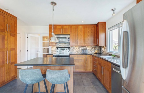 Brossard Condo | Bright quiet 2 bedroom condo, heart of Quatrier Dix30