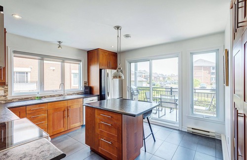 Brossard Condo | Bright quiet 2 bedroom condo, heart of Quatrier Dix30