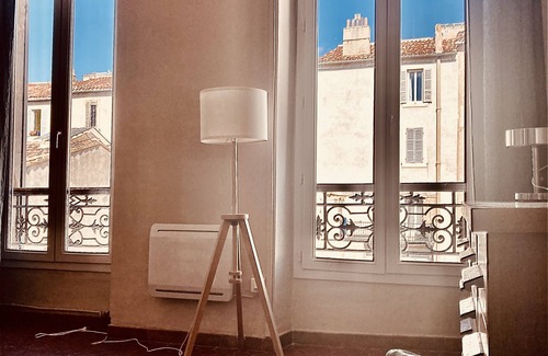 Les Grands Carmes Apartment | Bright, quiet apartment near Joliette/Old Port/Panier/Mucem