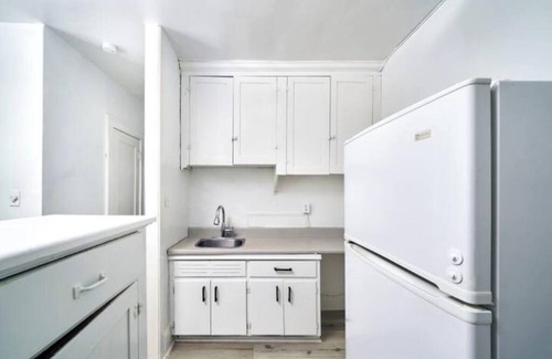 Bridgeview Apartment | Bright Quiet One Bedroom Apartment