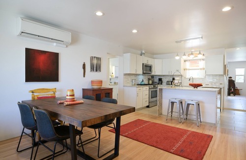 Southside House | Bright renovated escape near downtown with free WiFi, AC, large backyard & patio