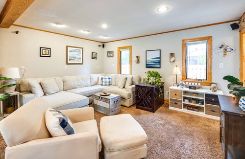 Richmond House | Bright Richmond Home w/ Backyard Oasis!