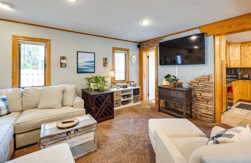 Richmond House | Bright Richmond Home w/ Backyard Oasis!