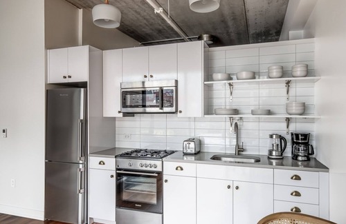 Near North Side Apartment | Bright River North 1BR w/Gym, Lounge & Roof, nr Riverwalk, by Blueground