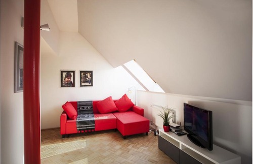 Karlin Apartment | Bright roof flat near city center
