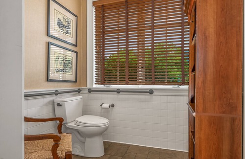 Mill Spring Cabin | Bright's Creek Double Queen with Deck and pet friendly-Near TIEC, Hendersonville