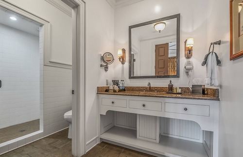 Mill Spring Cabin | Bright's Creek Lodge - Queen Room- Near Tryon and TIEC, Hendersonville