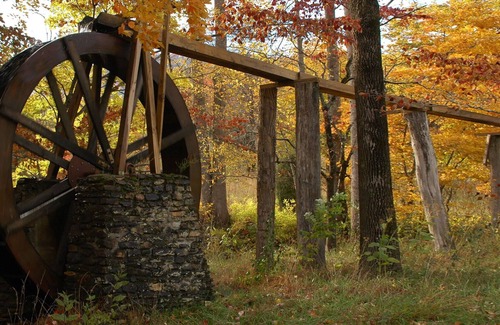Mill Spring Cabin | Bright's Creek Lodge - Queen Room- Near Tryon and TIEC, Hendersonville