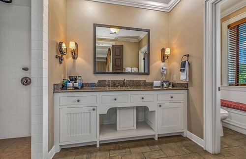 Mill Spring Cabin | Bright's Creek Lodge, Double Queen w/Balcony -Near Tryon, TIEC & Hendersonville