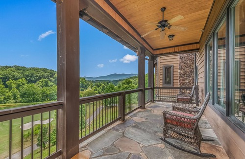 Mill Spring Cabin | Bright's Creek Lodge, Double Queen w/Balcony -Near Tryon, TIEC & Hendersonville