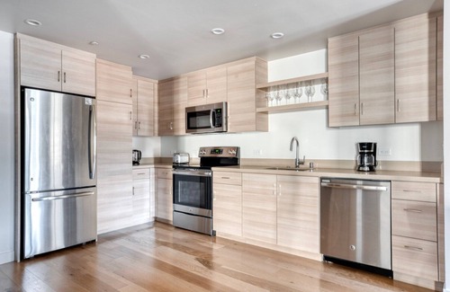 Hillsdale Apartment | Bright San Mateo 2BR w/Gym, Pool & W/D, nr Town Sq mall, by Blueground