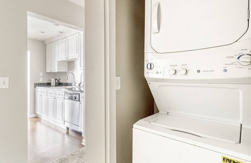 Santa Clara Apartment | Bright Santa Clara 2BR w/W/D, Gym, Pool, walk to Safeway, by Blueground