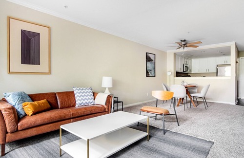 Santa Clara Apartment | Bright Santa Clara 1BR w/Parking, W/D, walk to Groceries, by Blueground