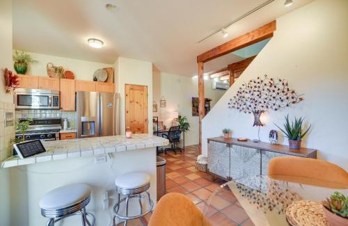 Southside Apartment | Bright Santa Fe Condo about Half-Mi to Meow Wolf!