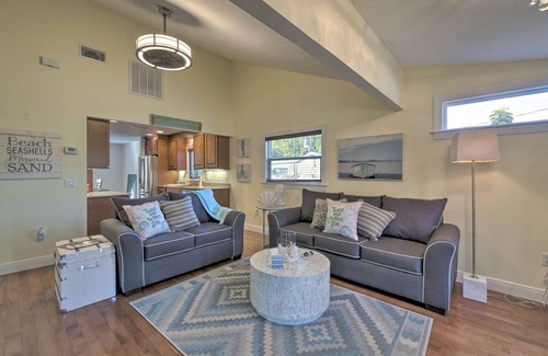 South Sarasota Cottage | Bright Sarasota Bungalow - 5 Mi to Siesta Beach!