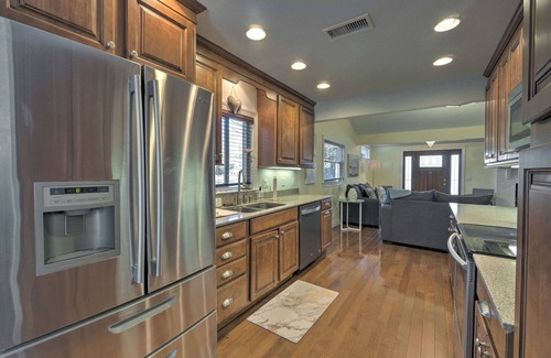 South Sarasota Cottage | Bright Sarasota Bungalow - 5 Mi to Siesta Beach!