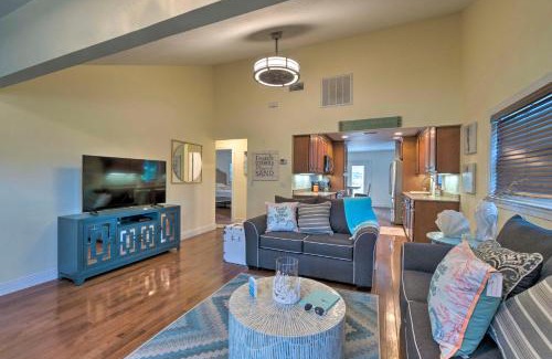 South Sarasota House | Bright Sarasota Bungalow - 5 Mi to Siesta Beach!