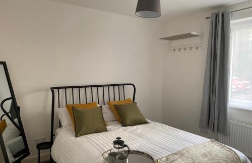 South Woodham Ferrers Apartment | Bright- Self Check-In -Great Area close to South Woodham Ferrers station