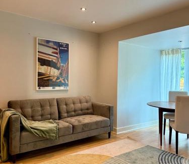 High Wycombe Apartment | Bright & Spacious 1-Bed Apartment with Balcony & Private Parking