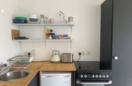 Waterford House | Bright & Spacious 2-Bed Townhouse