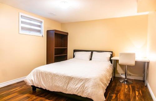 Newtonbrook Apartment | Bright & Spacious 2BR & Parking Near TTC & Shops