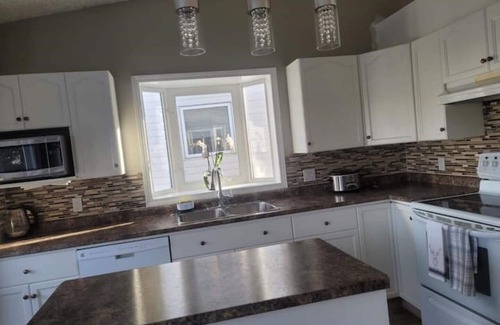 Grande Prairie House | Bright & Spacious 3 bedroom home