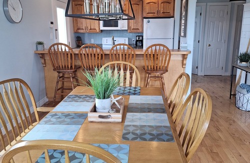 New London Cottage | Bright & Spacious 4 + 1 Bedroom Beach House - 10 Minutes from Cavendish.