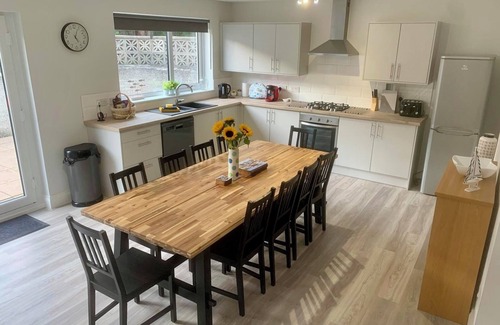 Portsoy House | Bright, Spacious 4-Bedroom, 4-Bathroom Home on Loch Soy